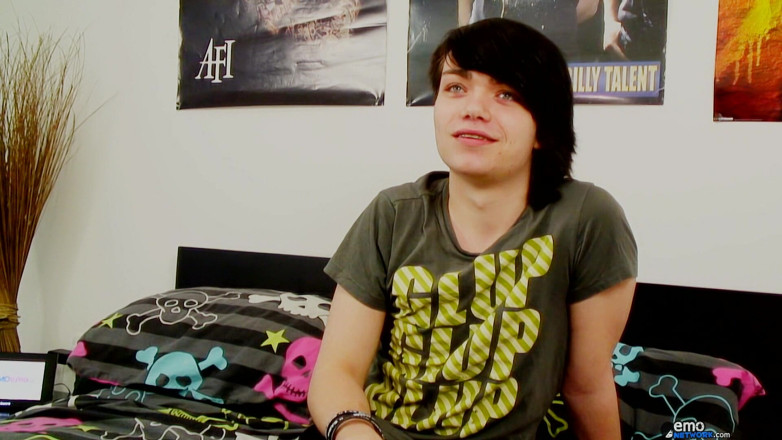 Homo Emo: Domino Learns How to Show off That Stroked Dick