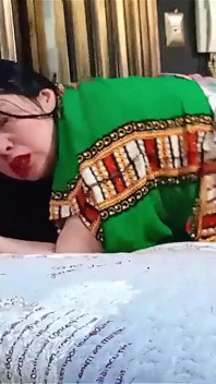 Cháu trai của dì Indu làm tình với bà khi mẹ kế của ông rời khỏi nhà.