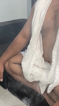 Pevert Baba geneukt met een jong getrouwde dame