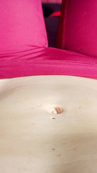 Eksplorasi pov belly button - close up: mars solo dan harmoni