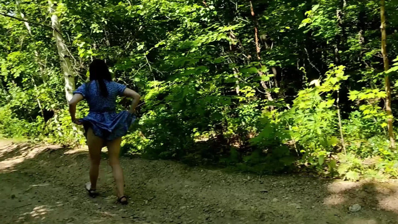 MissPopa: Külotsuz bir elbiseyle yürümek