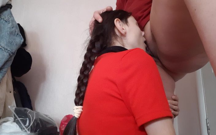 Lesbian-illusion: मेरे टीचर ने मुझे बहकाया और मुझे मेरे मुंह में उसकी चूत लेने के लिए बनाया