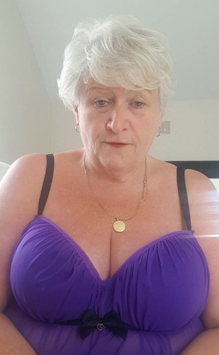 Uk Joolz: Bonjour garçons et filles. J'espère que tu es en sécurité....