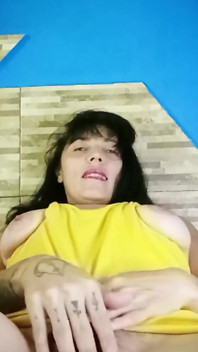 Venezolanerin mit großer behaart muschi masturbiert bis zum orgasmus