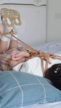 Ragazza che si imbavava la bocca