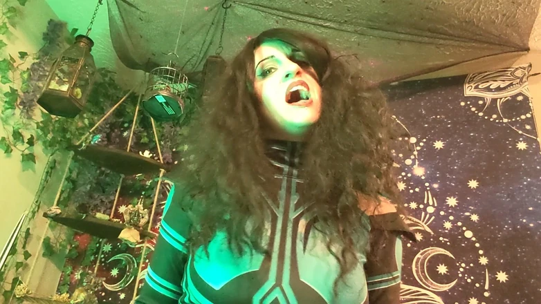 Geeky Femdom: Хела знищує Капітана Америку