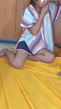ปากที่มีทักษะของแฟนสาวบูชาควยของเขาที่โรงแรม