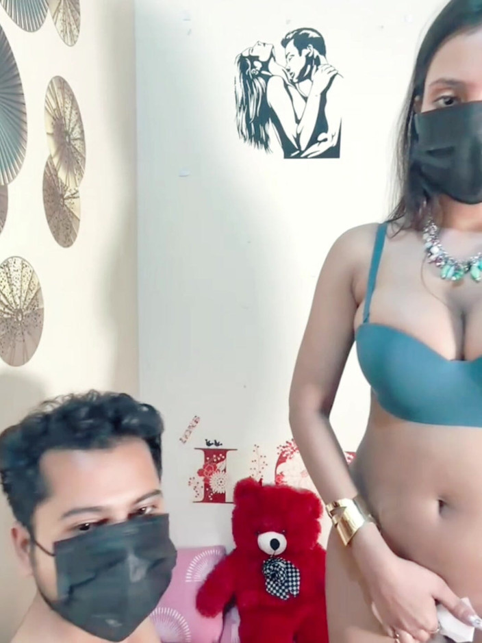 Nisha bhabhi ki chudai: Jilat memek tante seksi india yang masih muda