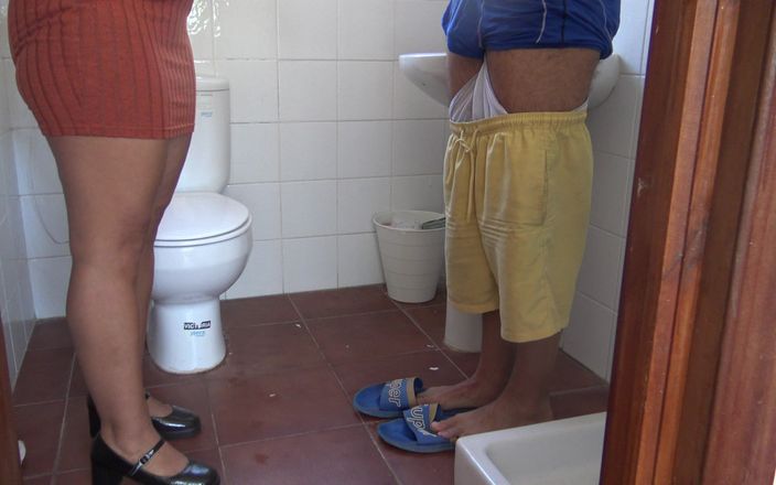 Stepmom Susan: Мачуха каже пасинку пописати перед нею і мити його брудний член