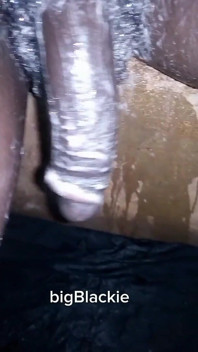 Bigblackie raspando e se masturbando com meu grande pau preto por prazer