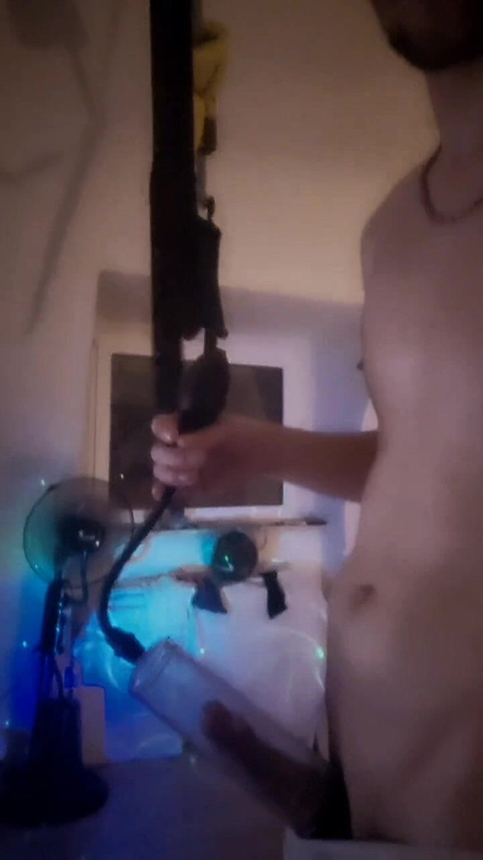 BoyGrenzenlos: Pás visící nad hlavou
