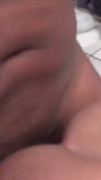 Rabia, eine mollige araberin, nimmt an ihrem ersten harten gangbang teil!
