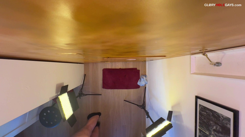 GLORYHOLEGAYS: Cockring-gloryhole - hårt som sten och droppande fram till den explosiva...
