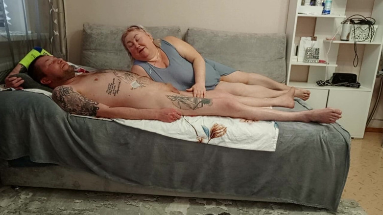 Zona901: Mi-am hrănit vecina cu spermă fierbinte și groasă