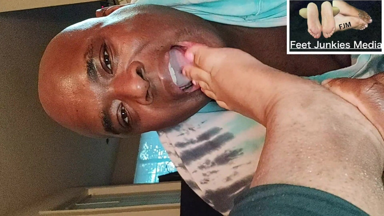 Foot Patrol: Carmel.milf.prettyfeet Afterwork Suado Stnky Feet Worship N Toe Sucking
