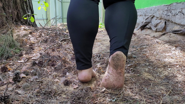Peach Desert: Massage des pieds sales avec des cônes d'épinette