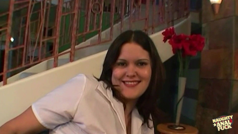 Naughty anal fuck: セレーナ・シルバーは、硬いアナルを容易に受け入れられるような曲線美のあるブルネットの一人です