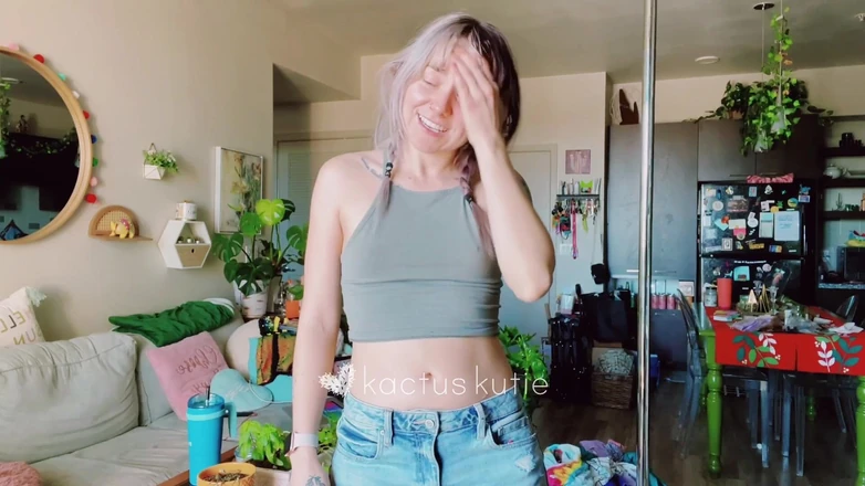 kactus kutie: Showing You My Sweaty Shirt After My Walk