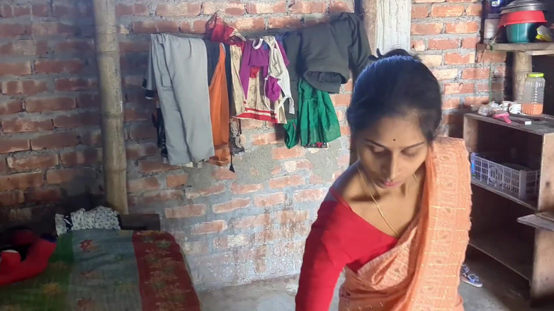 Easypron: Секс-видео с красоткой в комнате