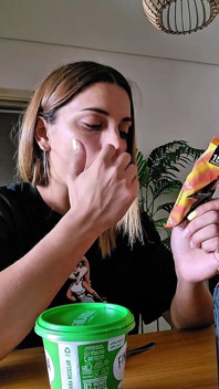 Po nagraniu filmów porno zjedliśmy przekąskę z moją współlokatorką!
