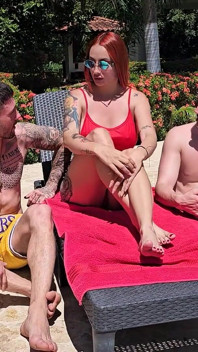 Orta yaşlı seksi kadın üvey oğullarının açık havada onu çifte sikmelerine izin veriyor - andrea castro, raul bud ve yeri blue
