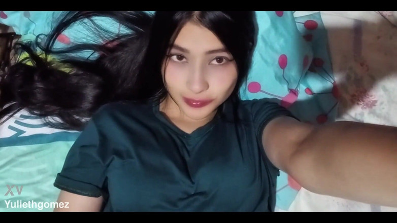 Yulieth Gomez: 该死，这个玩具有多好吃，吮吸我的鸡巴