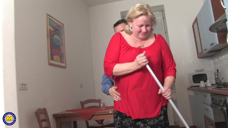 Mature NL: Man Fucks His Mature Cleaning Lady