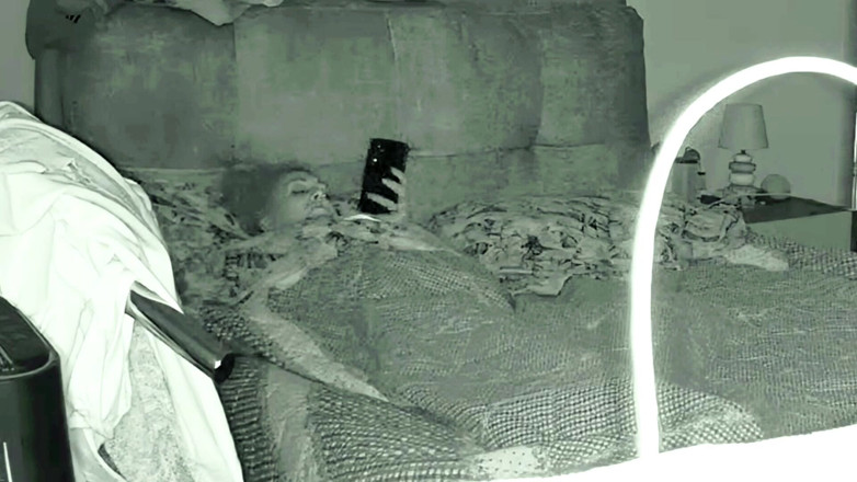 Chupita84: Żona przyłapana na rozmowie podczas masturbacji