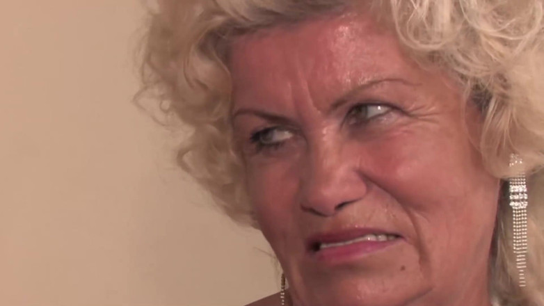 Mature Wanker: Mamy z chłopcami! Kiedy stare kobiety i młodzi mężczyźni pieprzą...