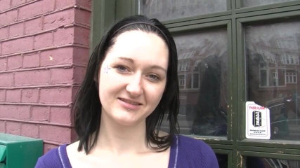 Toy Sluts: Brunetă sexy își face rutina solo cu jucăriile ei