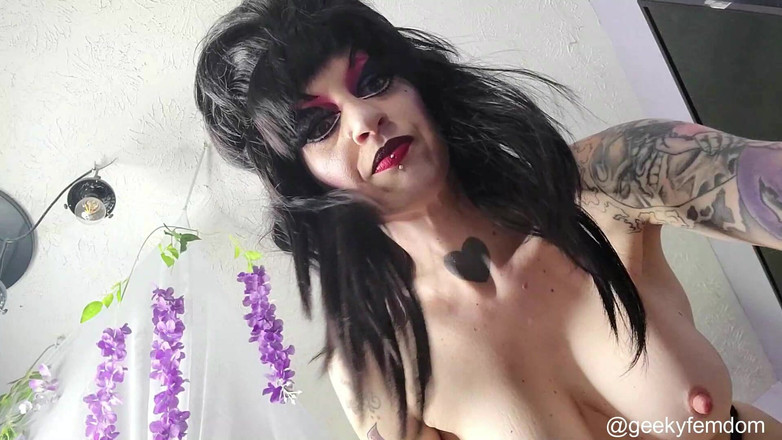 Geeky Femdom: Collection de dépravité Elvira