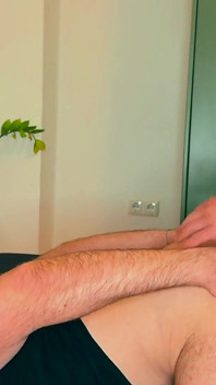 Un Italien baise un Syrien