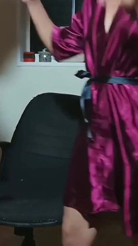 Miluji, když si ostříhám vlasy svého nevlastního bratra, protože mě zasáhne svým ptákem tak hluboko.