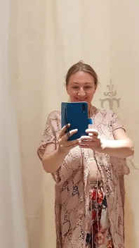 Îmi arăt țâțele goale în magazin