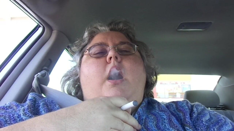 BBW nurse Vicki adventures with friends: ナース・ヴィッキー SSBBW 車内で喫煙