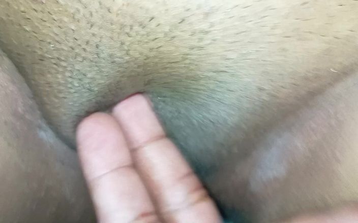 Seethalsanju: Bạn trai móc cua âm hộ ướt át của cô vợ mallu nóng...