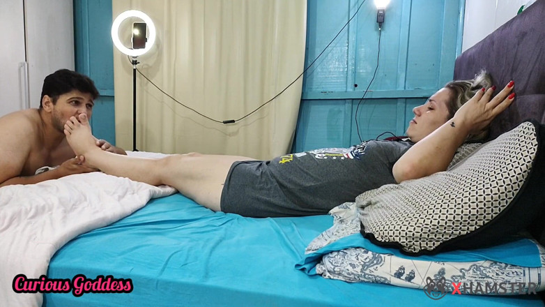 Adrian And Curious: Dewi yang curious menghirup stoking dan ketiak menjilat ketiak bahagian 2