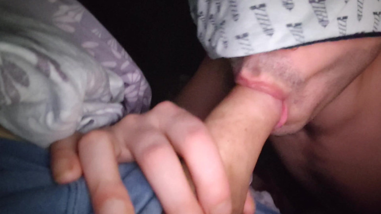 MartyBrady: Twink barbudo le da una mamada a su padrastro