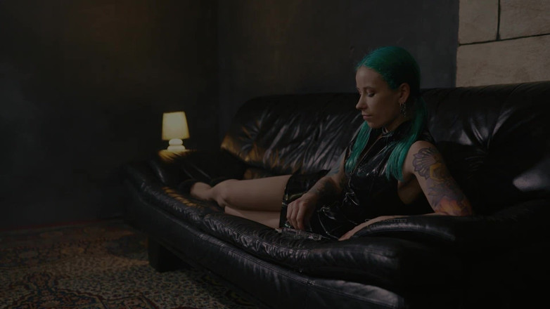 Cruel Anettes fetish world: पीवीसी ड्रेस में धूम्रपान