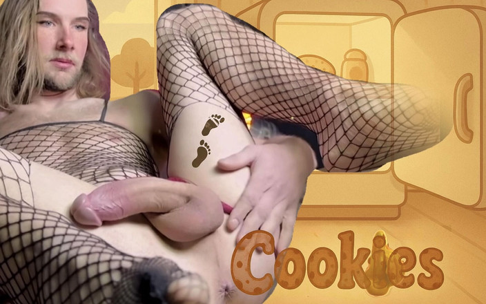 Cookies: 变性人女孩在镜子里自慰，不知道有人在拍摄并射在她的脚上