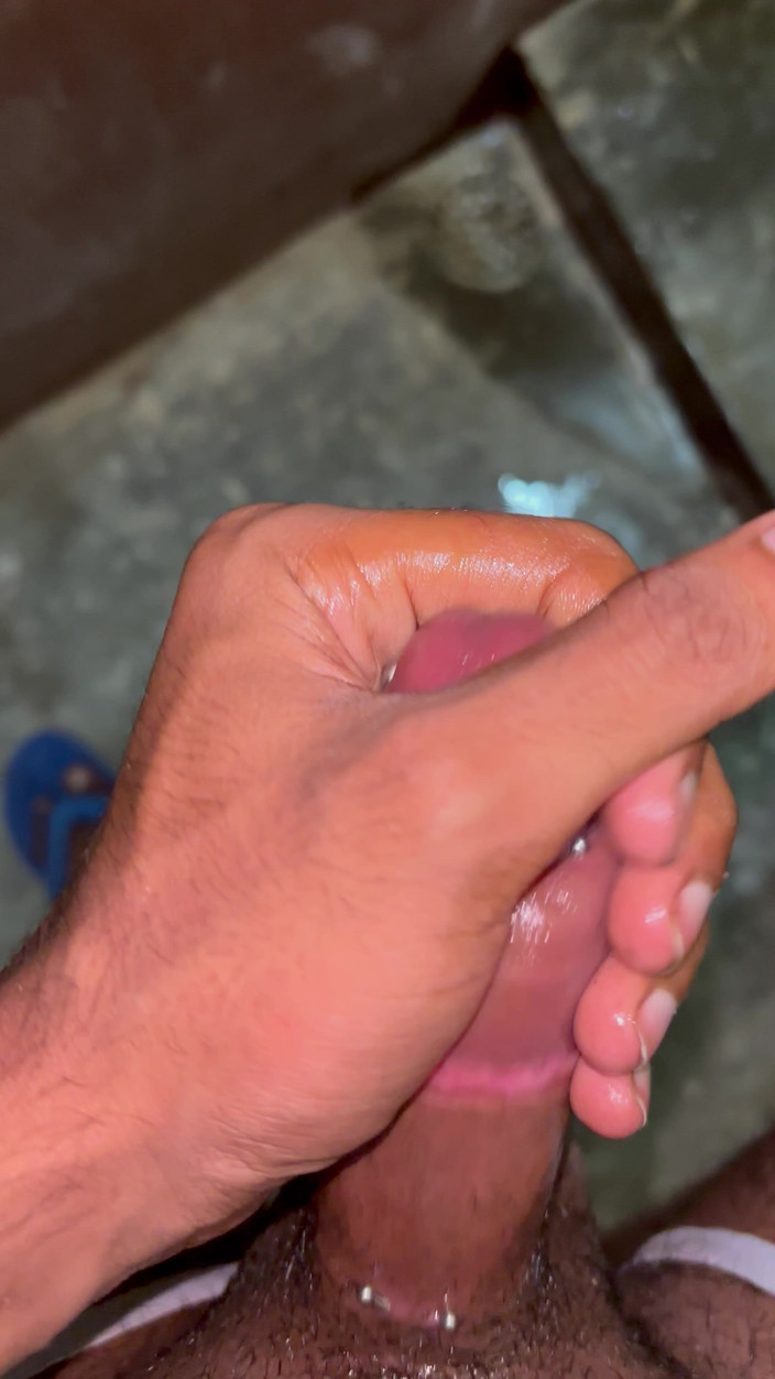 ISHNAV: Masturbare cu pula mea frumoasă cu piercing și tăiată