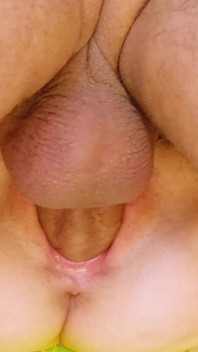 Si blonde kecil molek dikongkek di dinding