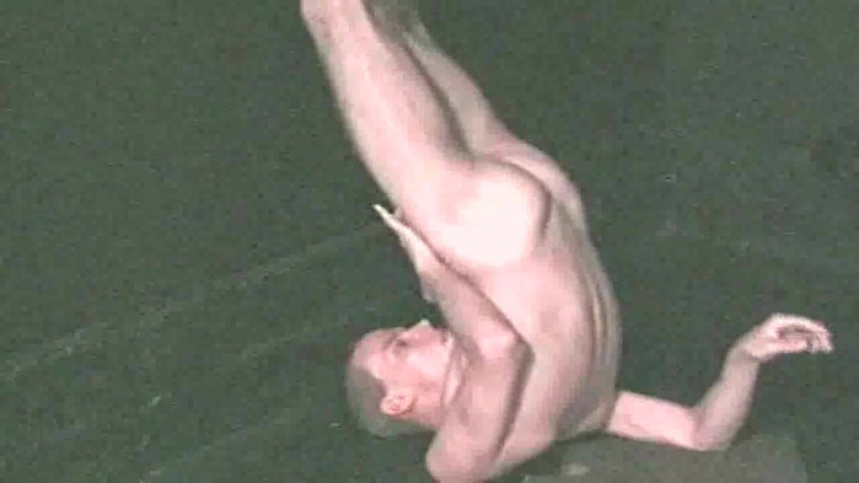 Gaybareback: Tento chlap se může sát