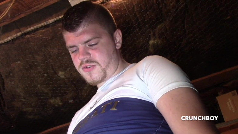 Sneaker gay: Ošukaná a vystříkaná do kundičky v jockstrap a teniskách