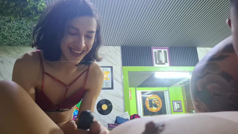 Crystal Phoenix: Dvě Sissyové šukají potetované muže