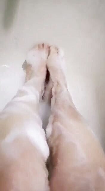 Erotic college: Kaki saya suka bermain dengan bools besar