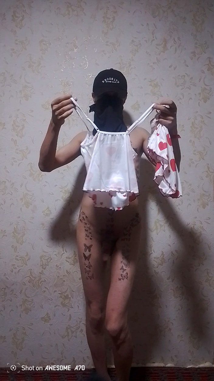 RayKris: Femboy se îmbracă