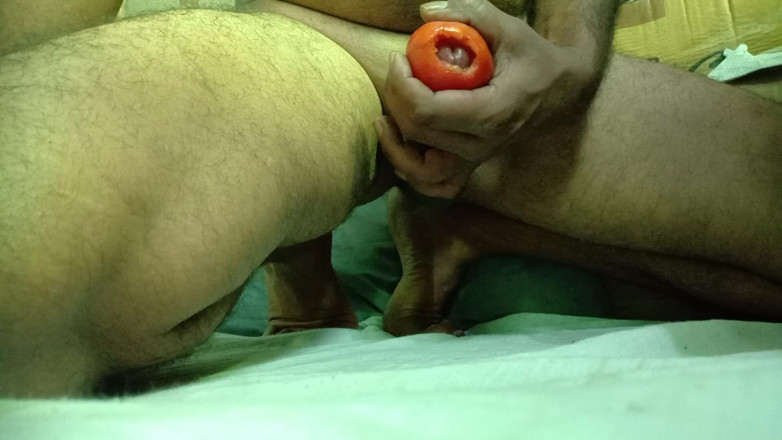 siyasingerporn: Quando meu pau se levantou, eu fodi o tomate