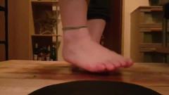 ironball1983: POV - trampning barfota - efter att ha behandlats med en blockhlack,...