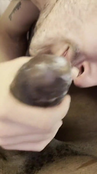 Twink домінує красивий м'язистий чувак - частина 1